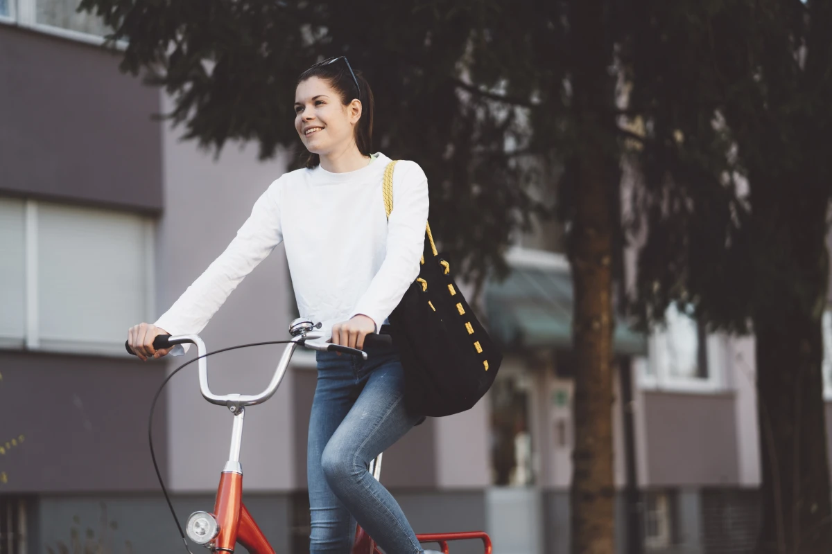 La Mode Durable Face aux Défis Réglementaires : Vers une Révolution Éthique du Secteur